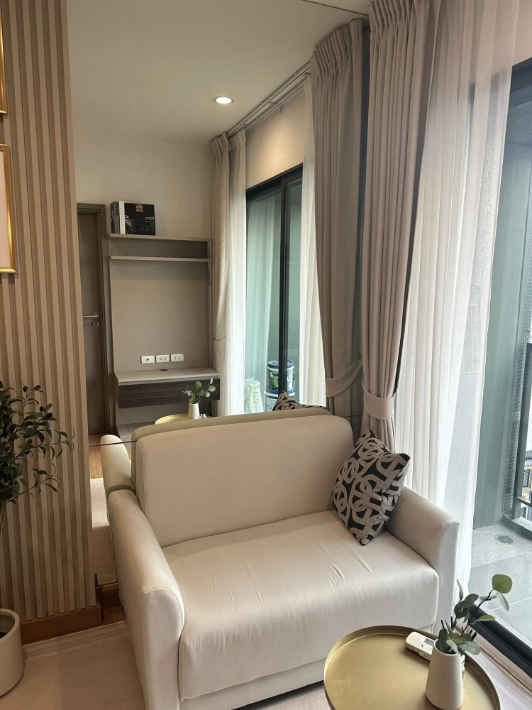 For rent: TEAL Sathorn - Taksin, corner unit. Quiet and private, no direct sunlight, not hot. Nicely decorated. Book now!