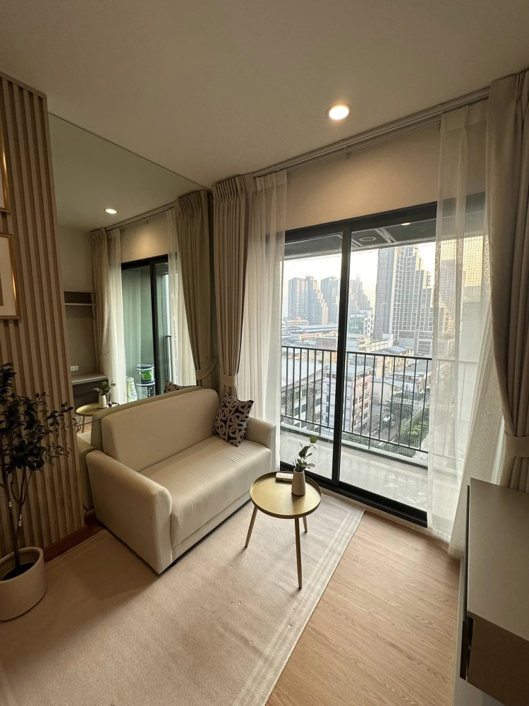For rent: TEAL Sathorn - Taksin, corner unit. Quiet and private, no direct sunlight, not hot. Nicely decorated. Book now!