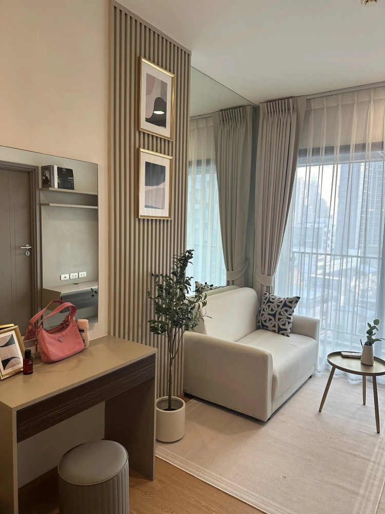 For rent: TEAL Sathorn - Taksin, corner unit. Quiet and private, no direct sunlight, not hot. Nicely decorated. Book now!