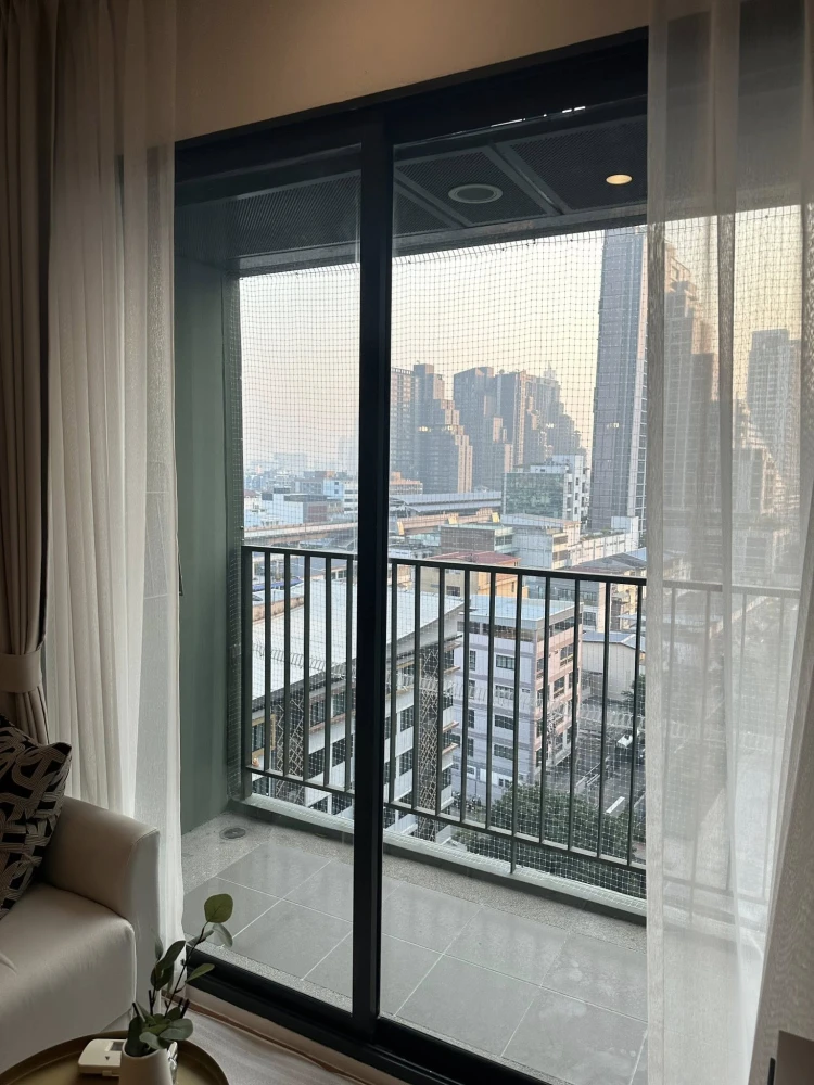 For rent: TEAL Sathorn - Taksin, corner unit. Quiet and private, no direct sunlight, not hot. Nicely decorated. Book now!