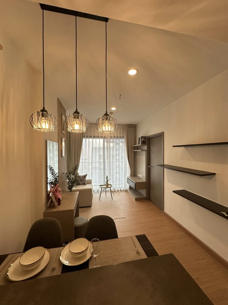 For rent: TEAL Sathorn - Taksin, corner unit. Quiet and private, no direct sunlight, not hot. Nicely decorated. Book now!