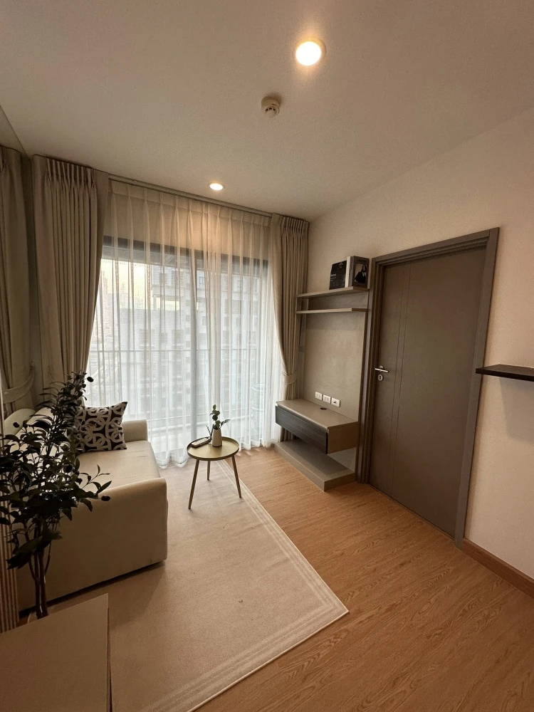 For rent: TEAL Sathorn - Taksin, corner unit. Quiet and private, no direct sunlight, not hot. Nicely decorated. Book now!