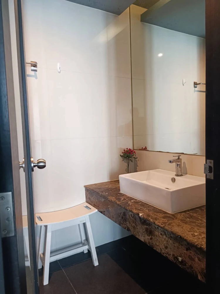 Tempo Ruamrudee for rent, fully furnished with electrical appliances, spacious area, hurry and book now.