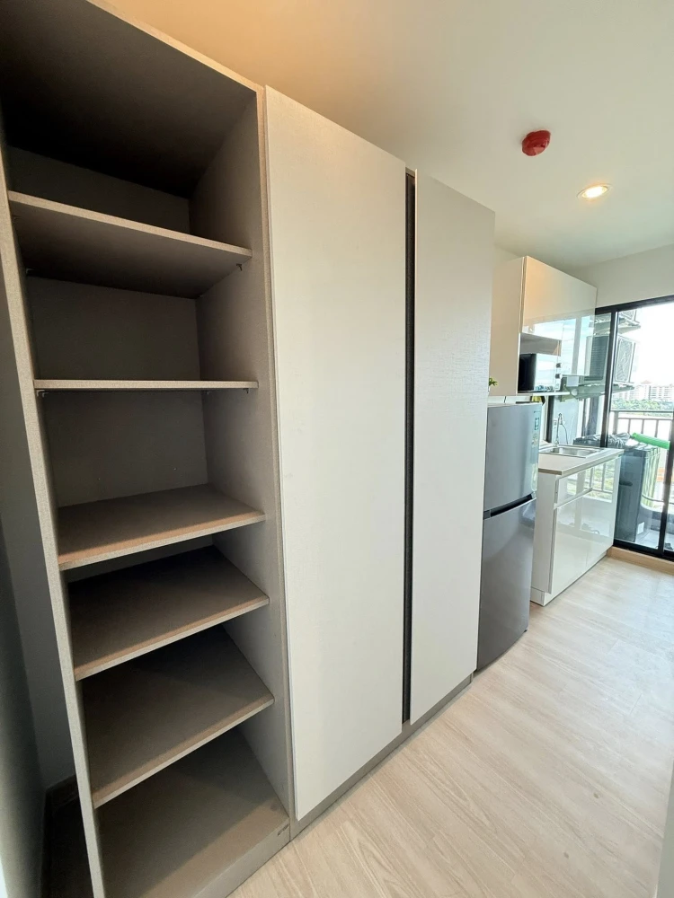 For rent: Terra residence, 10th floor, north side, view of Puey Park, fully furnished, nice to live in, book now, don't miss out.