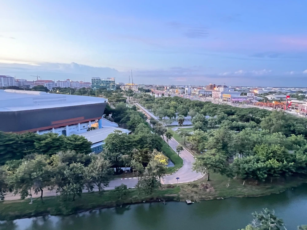 For rent: Terra residence, 10th floor, north side, view of Puey Park, fully furnished, nice to live in, book now, don't miss out.