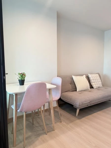 For rent: Terra residence, 10th floor, north side, view of Puey Park, fully furnished, nice to live in, book now, don't miss out.