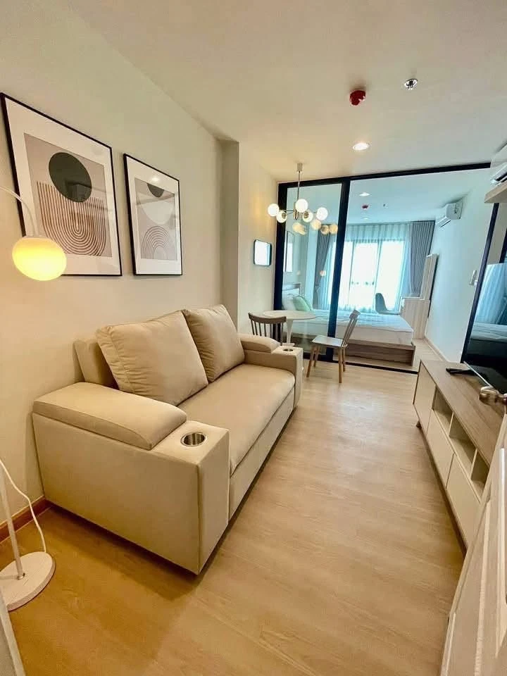 Terra Residence, 27th floor, fully furnished, available for rent. Book now!