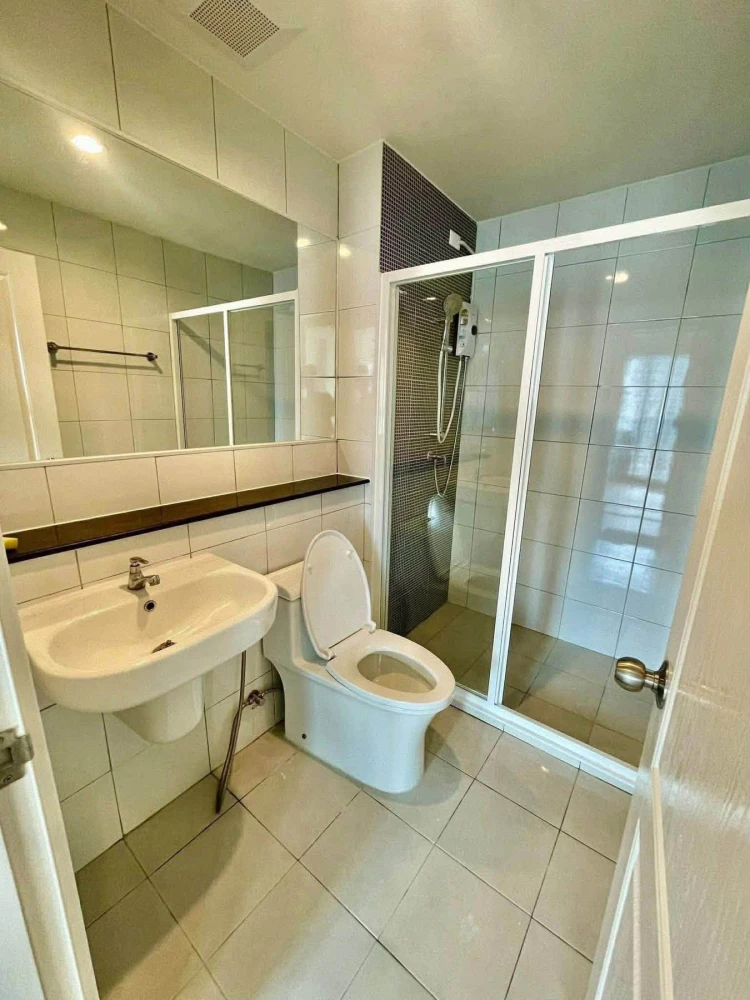 Terra Residence, 27th floor, fully furnished, available for rent. Book now!
