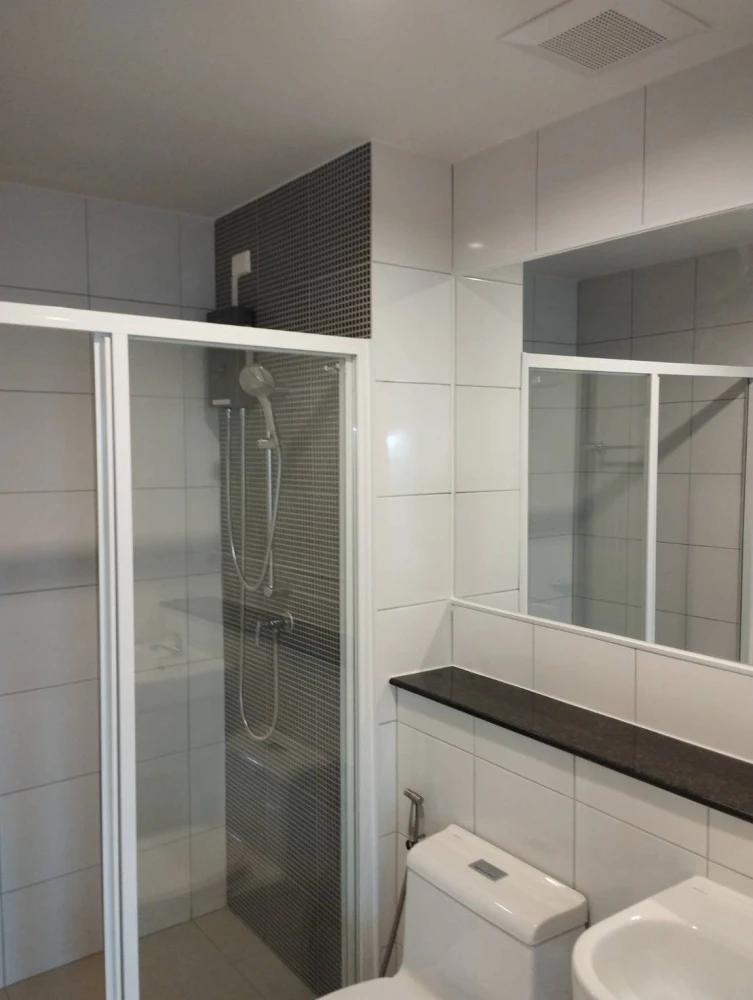 For rent: Terra residence, 31st floor, high floor, good view, comes with complete decorations. If interested, hurry and book now.