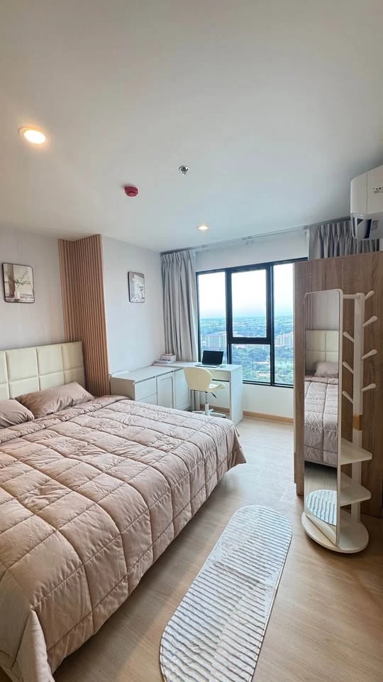 Terra Residence for rent, 32nd floor, high floor, good view, fully furnished, nice to live in. If you don't reserve, you'll miss out. Reserve now.