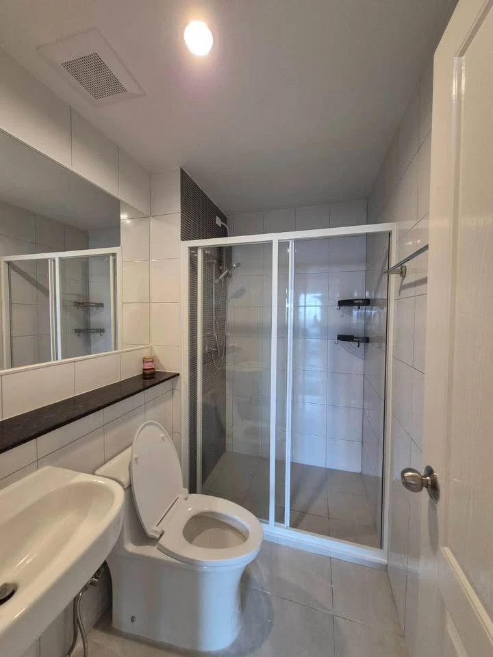 Terra Residence for rent, 32nd floor, high floor, good view, fully furnished, nice to live in. If you don't reserve, you'll miss out. Reserve now.