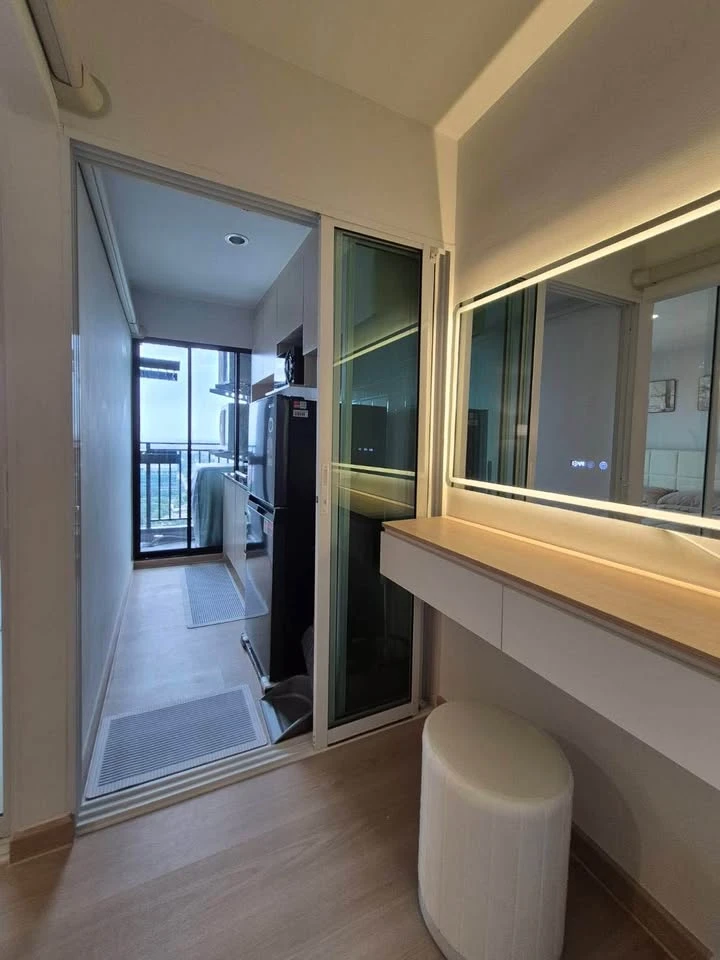 Terra Residence for rent, 32nd floor, high floor, good view, fully furnished, nice to live in. If you don't reserve, you'll miss out. Reserve now.