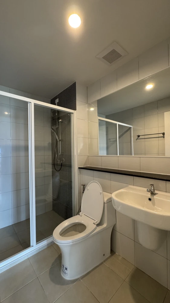 For rent: Terra residence, 32nd floor, high floor, fully furnished, ready to move in. If interested, hurry and reserve now. Don't miss out.