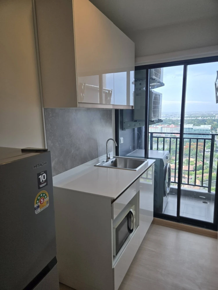 Terra Residence for rent, 33rd floor, north-facing unit with beautiful view. Fully furnished. Book now!