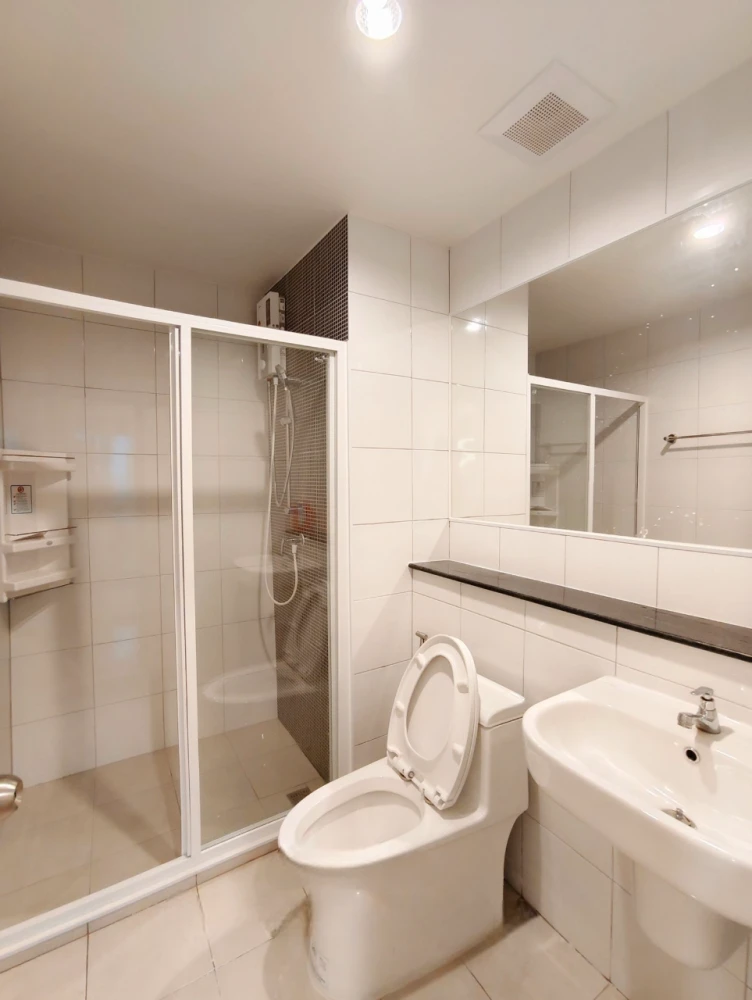 For rent: TERRA RESIDENCE, 30th floor room, high view, private corner, luxury built-in room, fully furnished, ready to move in