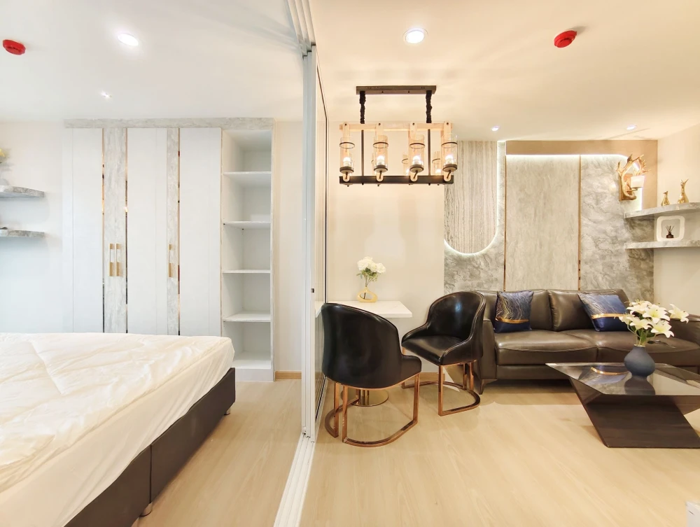 For rent: TERRA RESIDENCE, 33rd floor, highest floor, private corner, north facing, luxury built-in room, fully furnished, ready to move in