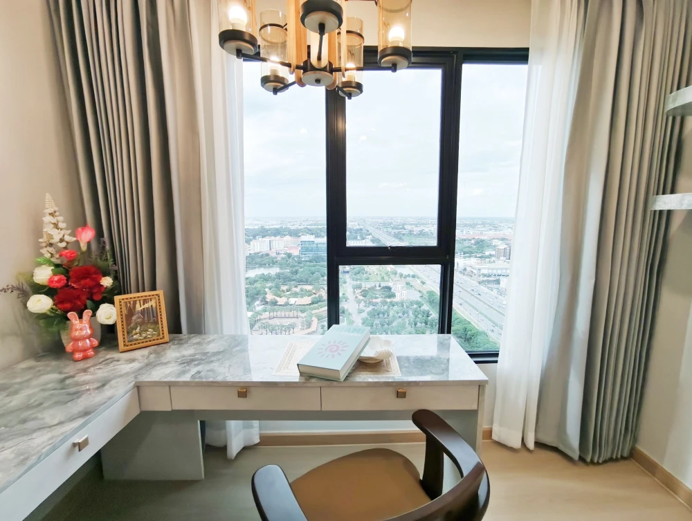 For rent: TERRA RESIDENCE, 33rd floor, highest floor, private corner, north facing, luxury built-in room, fully furnished, ready to move in