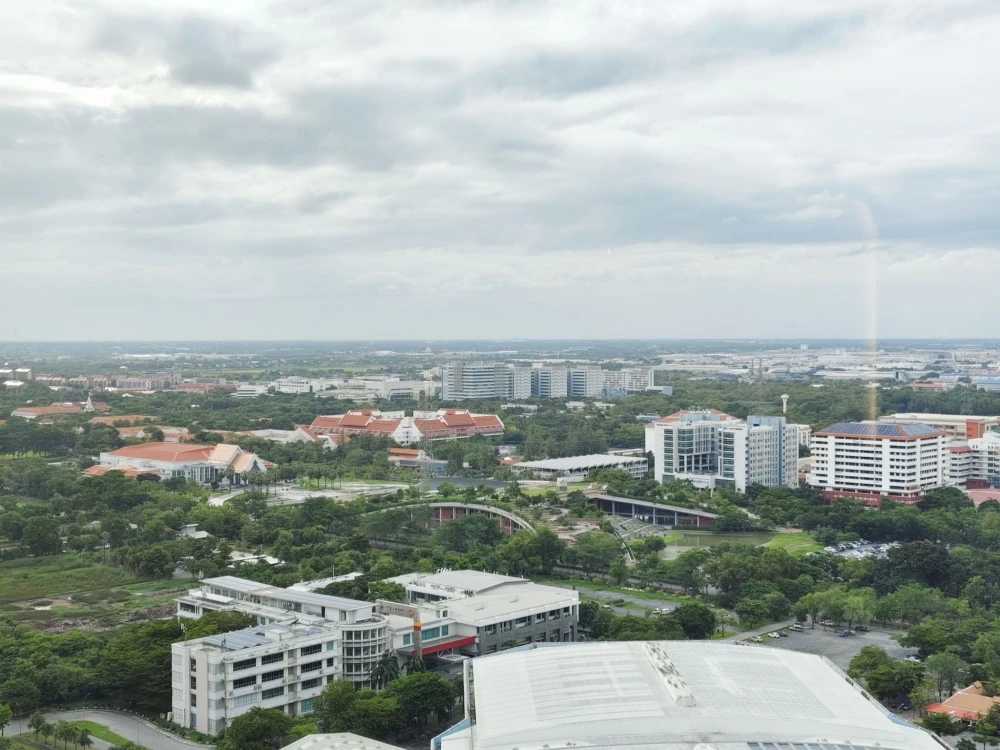 For rent: TERRA RESIDENCE, 33rd floor, highest floor, private corner, north facing, luxury built-in room, fully furnished, ready to move in