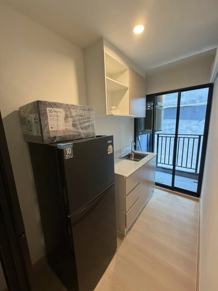 For rent: Terra Residence, corner room, 10th floor, fully furnished/electrical appliances. You can't miss this opportunity!