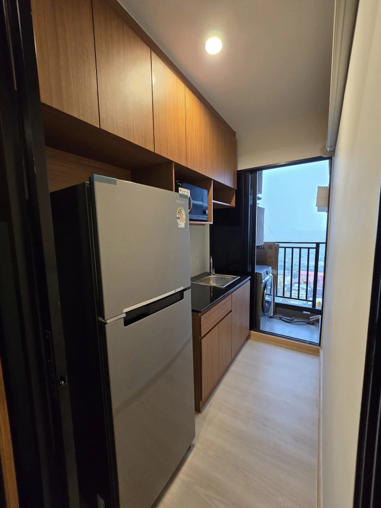 For rent: Terra Residence, corner room, very high floor, wall connected to other rooms only on one side, complete with electrical appliances and furni