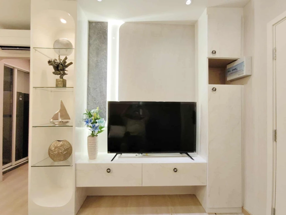 For rent: Terra Residence, beautifully decorated room, excellent built-in wall, great location, fully furnished, hurry and book now.