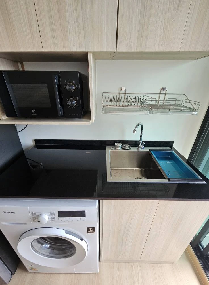 Terra Residence for rent, large room, north facing, view of Puey Thammasat University Park, partitioned with sliding glass doors, reserve now.