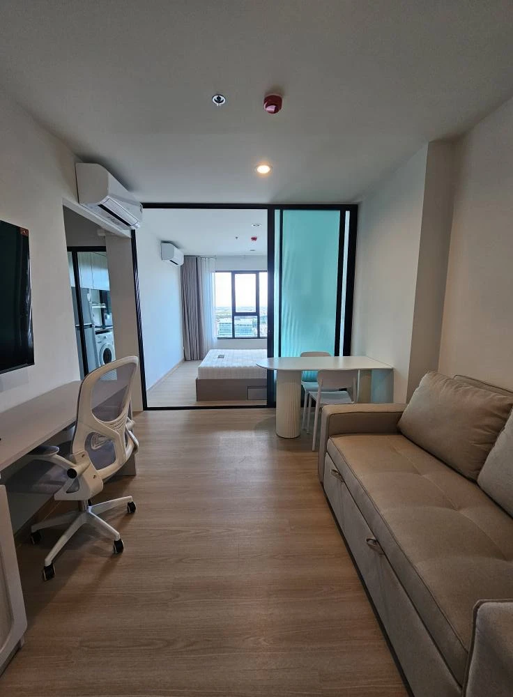 Terra Residence for rent, large room, north facing, view of Puey Thammasat University Park, partitioned with sliding glass doors, reserve now.
