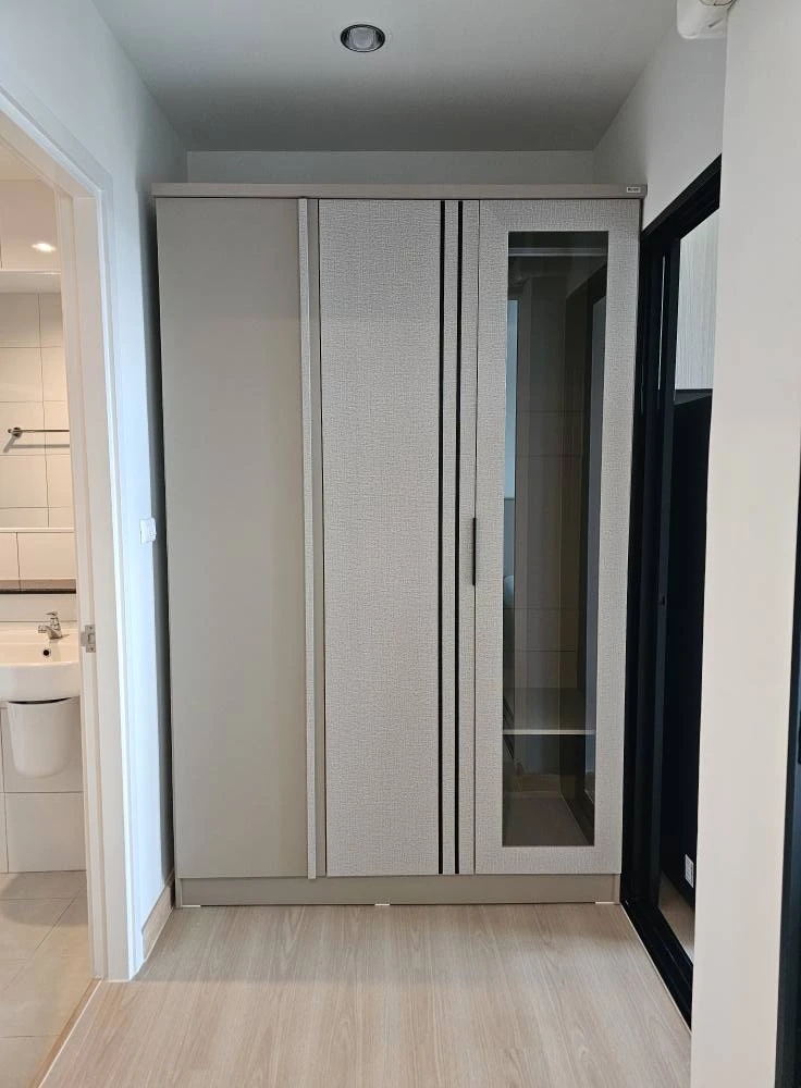 Terra Residence for rent, large room, north facing, view of Puey Thammasat University Park, partitioned with sliding glass doors, reserve now.