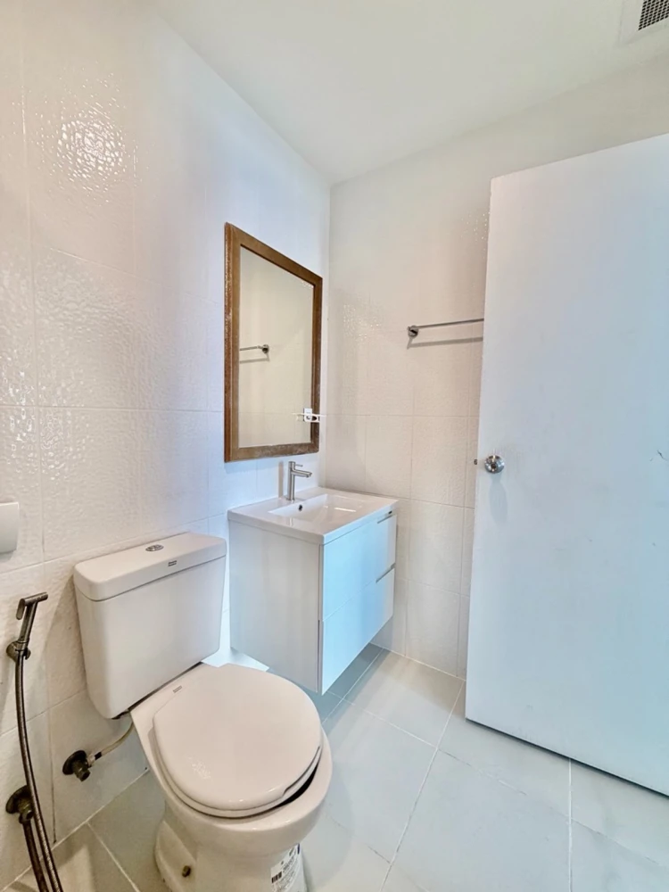 For rent: Thana Astoria, 16th floor, beautiful view, fully furnished, very livable. Book now! Don't miss out!
