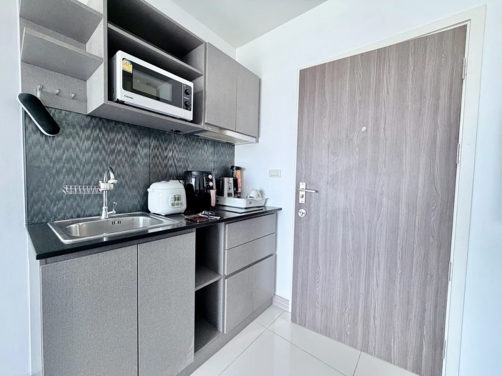 For rent: Thana Astoria, 16th floor, beautiful view, fully furnished, very livable. Book now! Don't miss out!