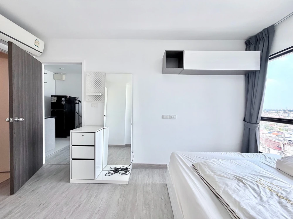 For rent: Thana Astoria, 16th floor, beautiful view, fully furnished, very livable. Book now! Don't miss out!