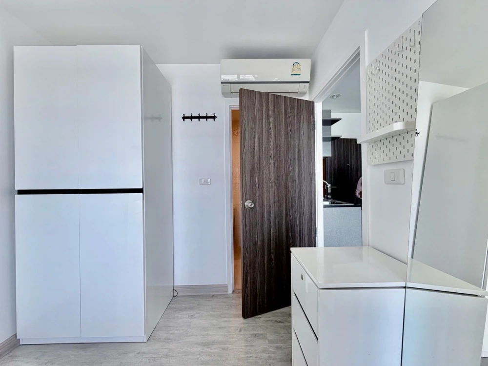 For rent: Thana Astoria, 16th floor, beautiful view, fully furnished, very livable. Book now! Don't miss out!