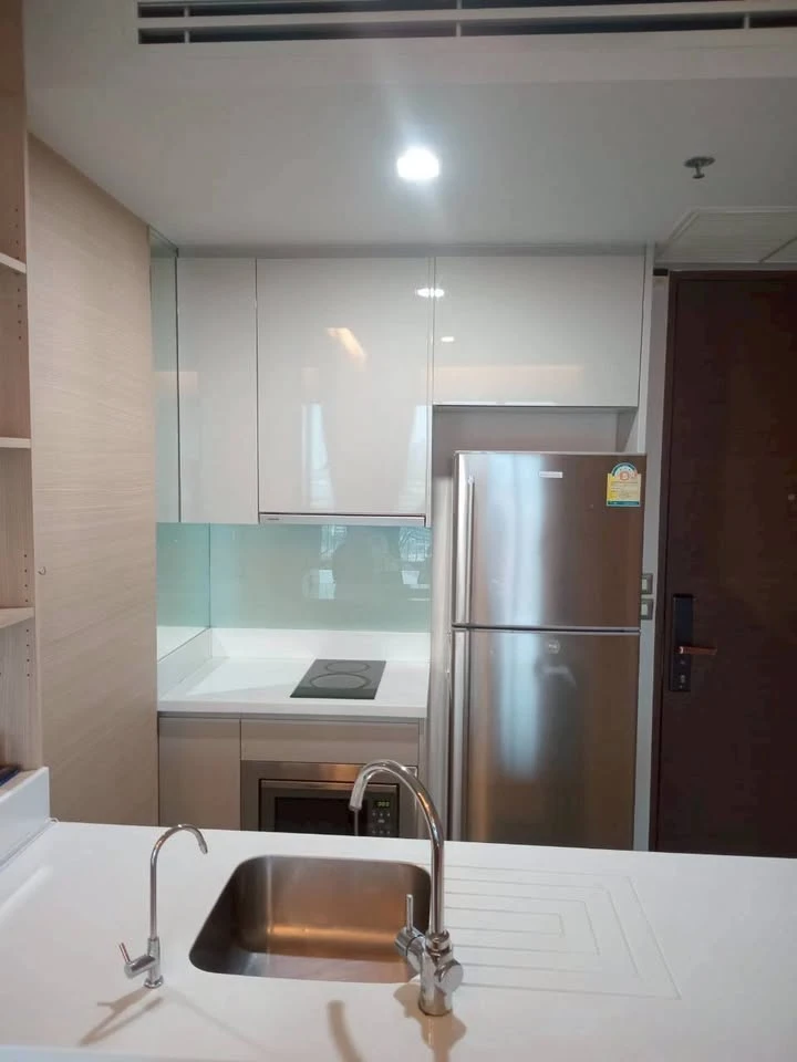 For rent: The Address Asoke. Nice room, fully furnished with appliances. Just bring your belongings and move in! Don't miss out!