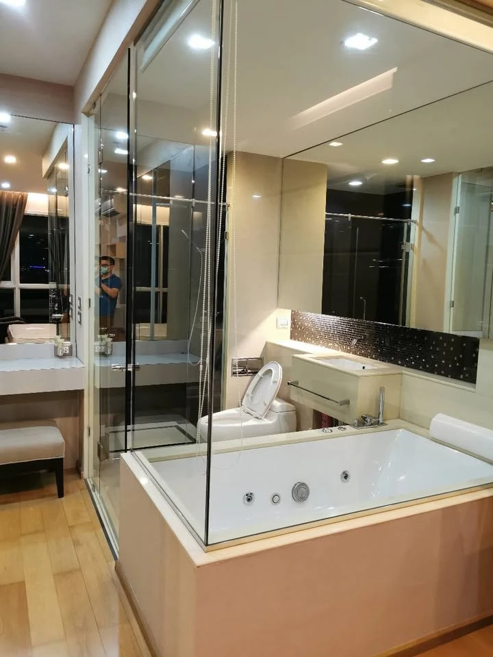 For rent: The Address Asoke. Nice room, fully furnished with appliances. Just bring your belongings and move in! Don't miss out!