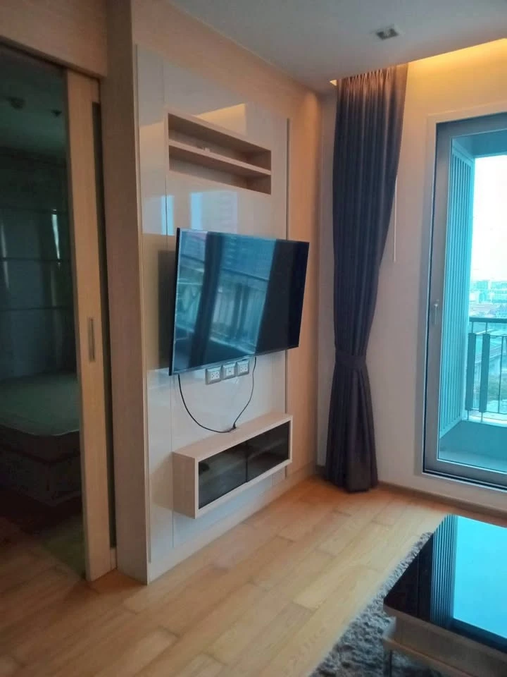 For rent: The Address Asoke. Nice room, fully furnished with appliances. Just bring your belongings and move in! Don't miss out!