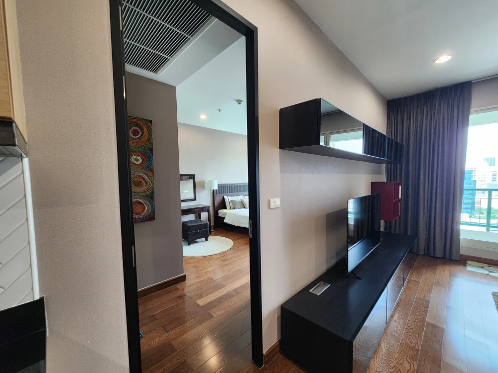For rent: The Address Chidlom, spacious room, comfortable, high-rise city view, comes with a super cool bathtub. If it's this good, hurry and book now