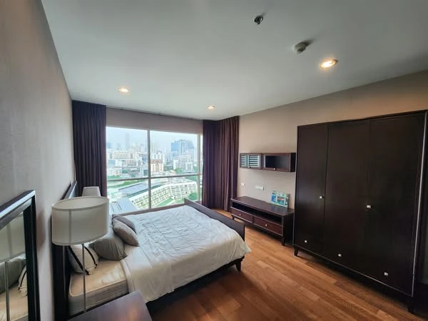 For rent: The Address Chidlom, spacious room, comfortable, high-rise city view, comes with a super cool bathtub. If it's this good, hurry and book now