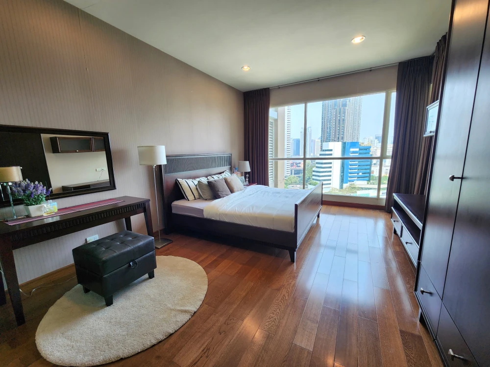 For rent: The Address Chidlom, spacious room, comfortable, high-rise city view, comes with a super cool bathtub. If it's this good, hurry and book now