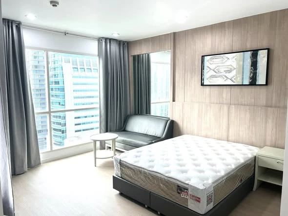 ให้เช่า The address Chidlom ห้องชั้นสูง พร้อมอยู่ เฟอร์พร้อม กว้างขวางอยู่สบาย จองเลย