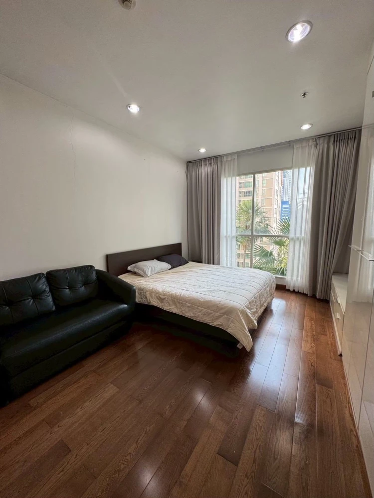 For rent: The Address Chidlom, fully furnished, spacious and comfortable apartment. Book now!