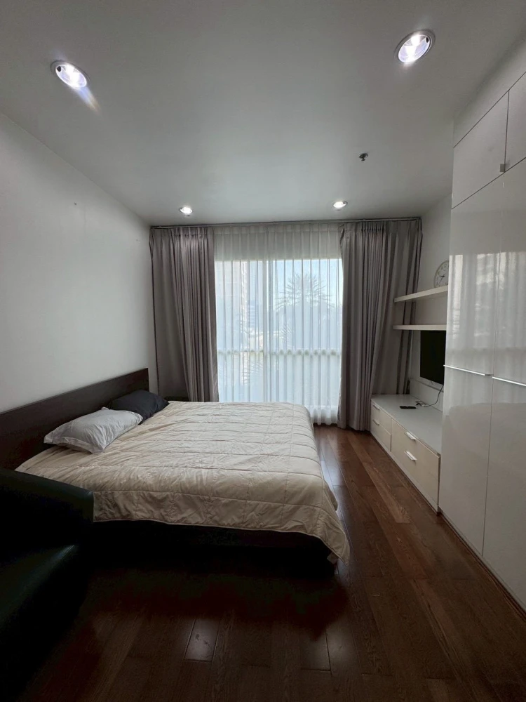For rent: The Address Chidlom, fully furnished, spacious and comfortable apartment. Book now!