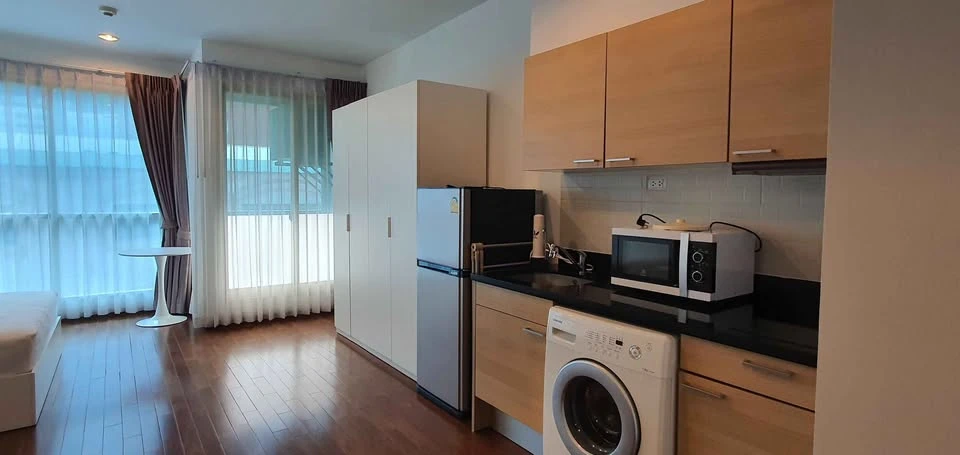 For rent: The Address Chidlom, fully furnished room with a queen-size bed. Quiet and peaceful atmosphere. Don't miss out!