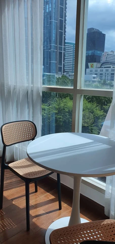 For rent: The Address Chidlom, fully furnished room with a queen-size bed. Quiet and peaceful atmosphere. Don't miss out!