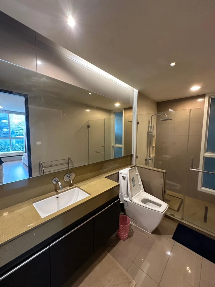 For rent: The Address Phathumwan, 2 bedrooms, 3rd floor, fully furnished, nice to live in, book now, urgently.