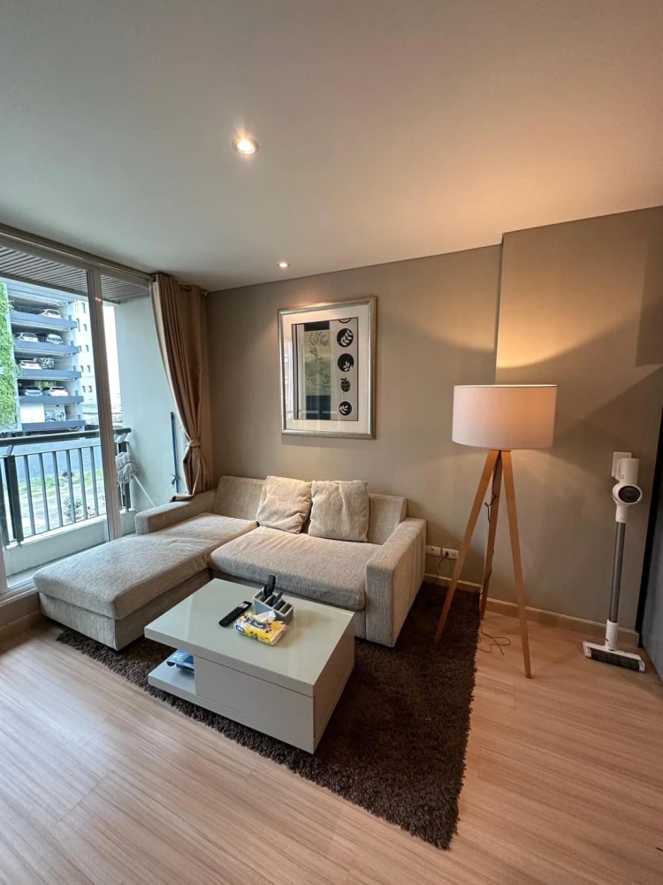 For rent: The Address Phathumwan, 2 bedrooms, 3rd floor, fully furnished, nice to live in, book now, urgently.