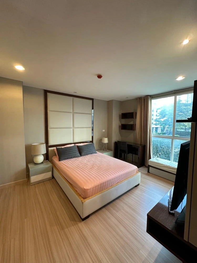 For rent: The Address Phathumwan, 2 bedrooms, 3rd floor, fully furnished, nice to live in, book now, urgently.