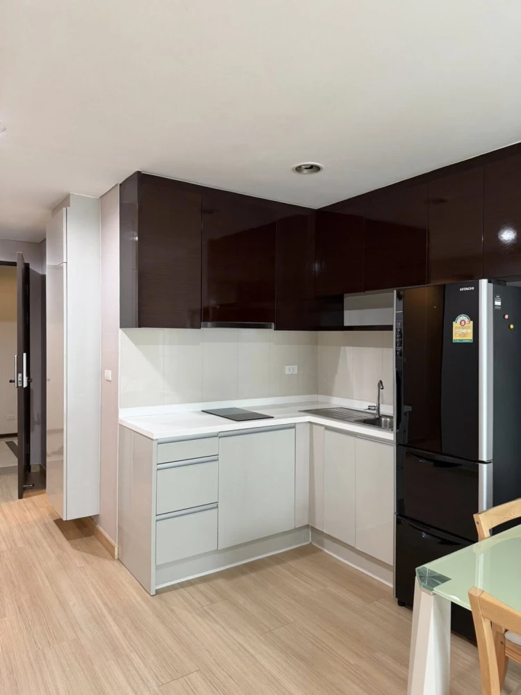 For rent: The Address Phathumwan, 2 bedrooms, spacious living area, coordinated decor. What are you waiting for?