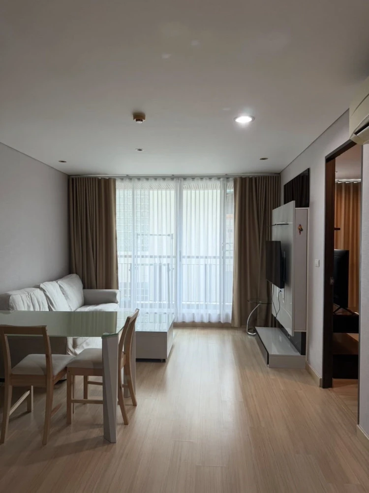 For rent: The Address Phathumwan, 2 bedrooms, spacious living area, coordinated decor. What are you waiting for?