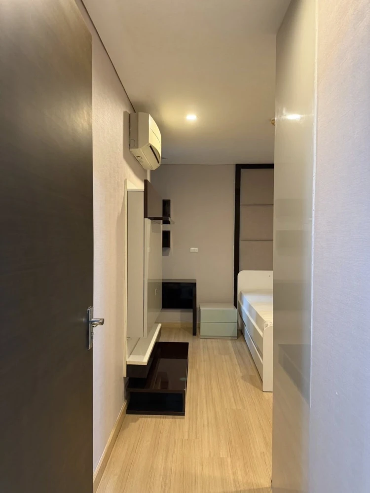 For rent: The Address Phathumwan, 2 bedrooms, spacious living area, coordinated decor. What are you waiting for?