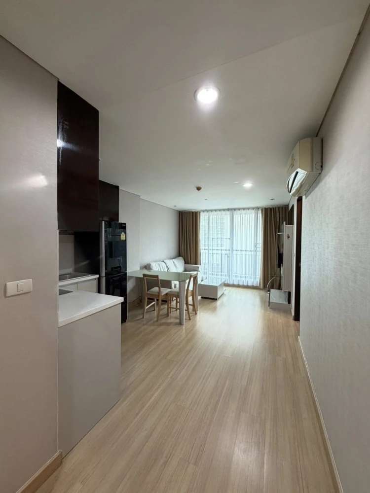 For rent: The Address Phathumwan, 2 bedrooms, spacious living area, coordinated decor. What are you waiting for?
